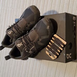 ON waterproof women's size 7.5 in black